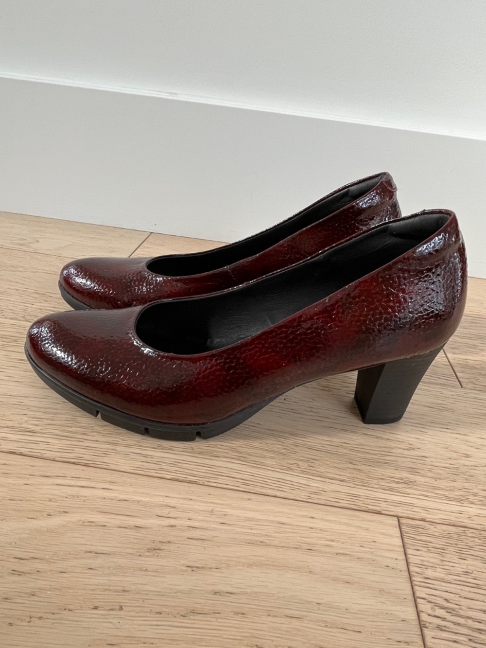 BAERCHI Secret Burgundy Patent Leather High Heel Pumps New In Box Shiny Business